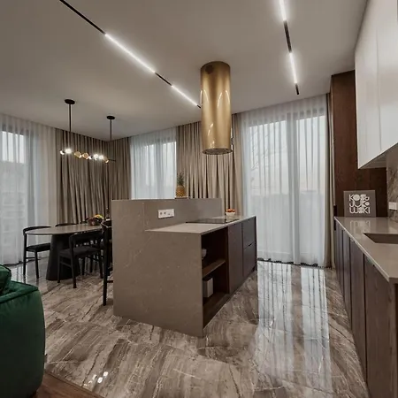 Kostjukowski Avalon * Lviv